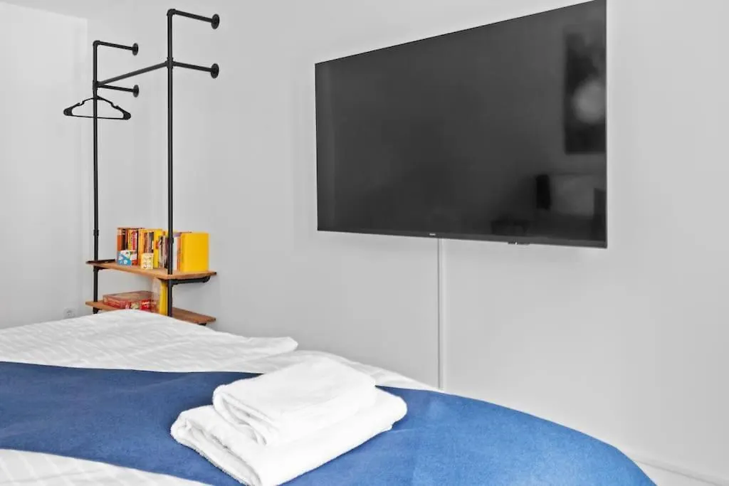 Luxus Im Zentrum Fuer 6 Personen Mit 3 Zimmern, Balkon, Parkplatz, Wlan Apartment Dresden