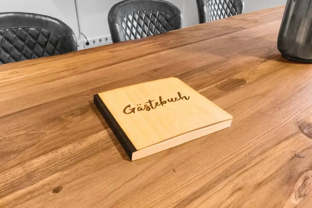 Luxus Im Zentrum Fuer 6 Personen Mit 3 Zimmern, Balkon, Parkplatz, Wlan Apartment Dresden