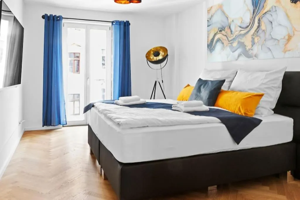 Luxus Im Zentrum Fuer 6 Personen Mit 3 Zimmern, Balkon, Parkplatz, Wlan Apartment Dresden