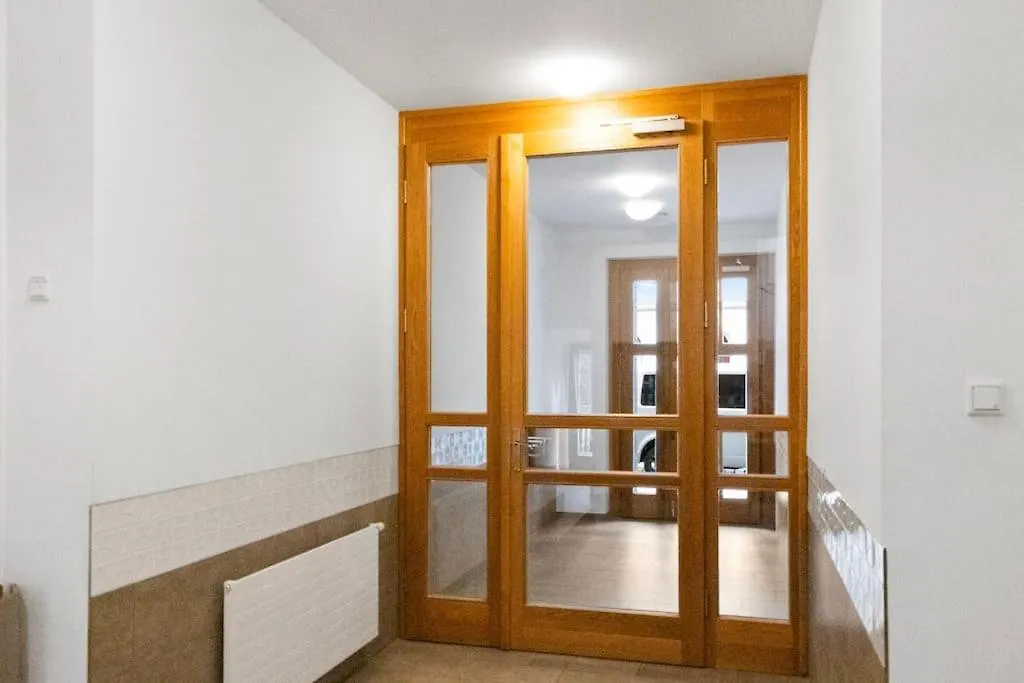 Luxus Im Zentrum Fuer 6 Personen Mit 3 Zimmern, Balkon, Parkplatz, Wlan Apartment Dresden