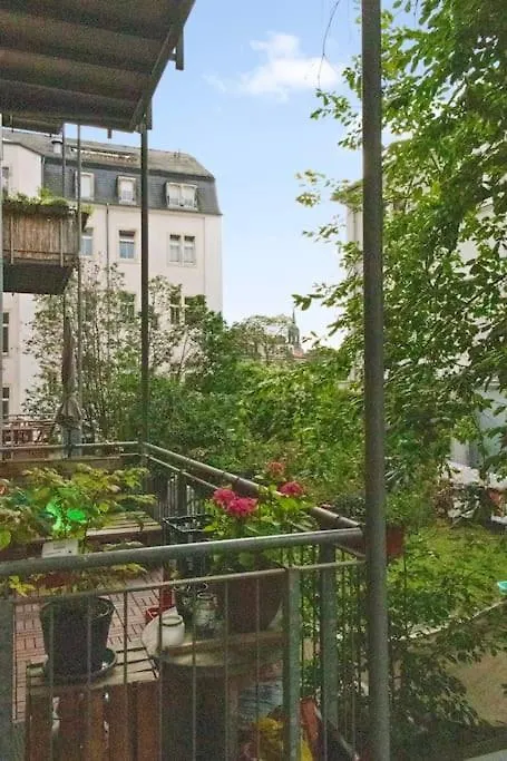 Luxus Im Zentrum Fuer 6 Personen Mit 3 Zimmern, Balkon, Parkplatz, Wlan Apartment Dresden