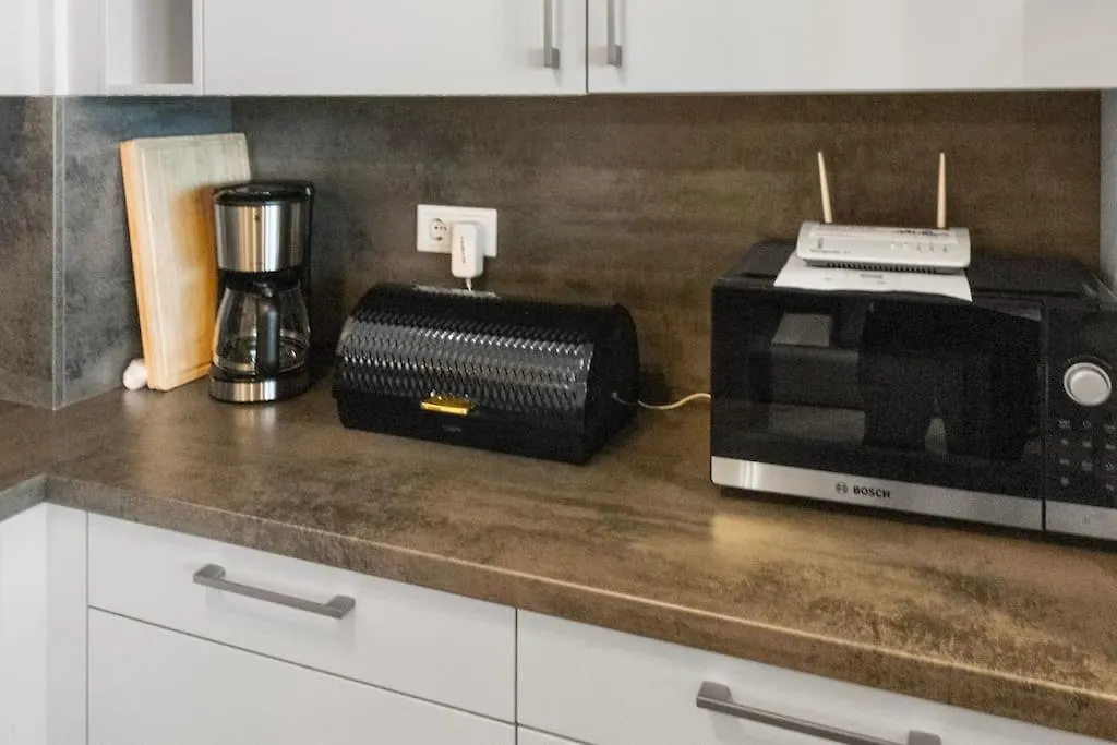 Luxus Im Zentrum Fuer 6 Personen Mit 3 Zimmern, Balkon, Parkplatz, Wlan Apartment Dresden