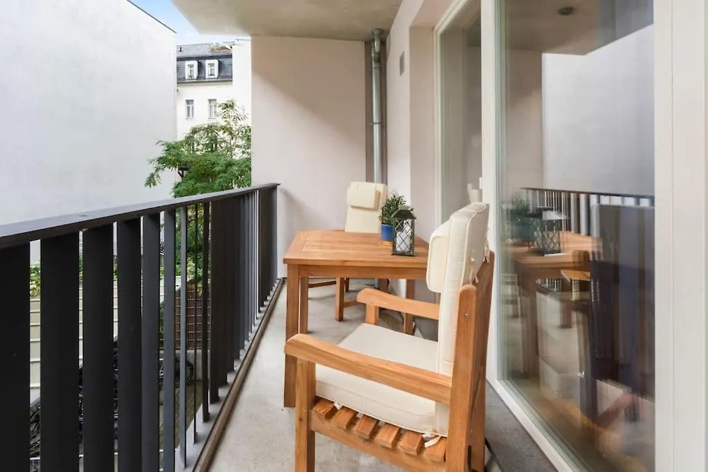 Luxus Im Zentrum Fuer 6 Personen Mit 3 Zimmern, Balkon, Parkplatz, Wlan Apartment Dresden 0*,