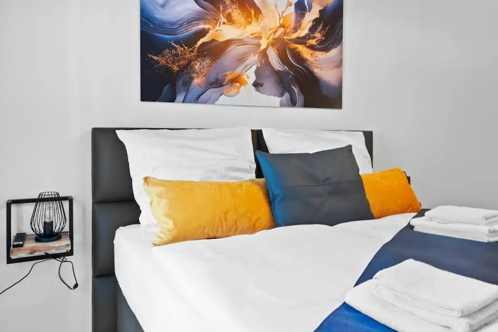 Luxus Im Zentrum Fuer 6 Personen Mit 3 Zimmern, Balkon, Parkplatz, Wlan Apartment Dresden 0*,  Germany