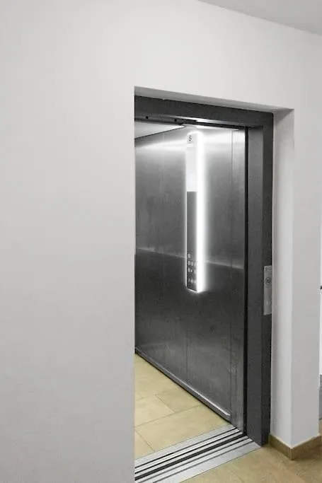 Luxus Im Zentrum Fuer 6 Personen Mit 3 Zimmern, Balkon, Parkplatz, Wlan Apartment Dresden