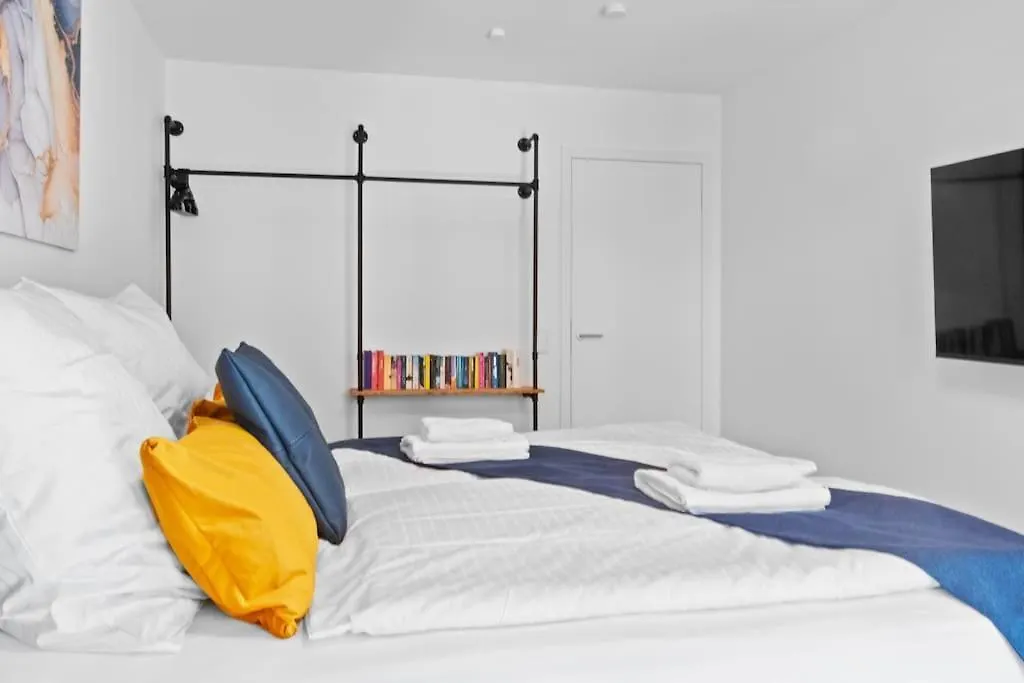 Luxus Im Zentrum Fuer 6 Personen Mit 3 Zimmern, Balkon, Parkplatz, Wlan Apartment Dresden 0*,