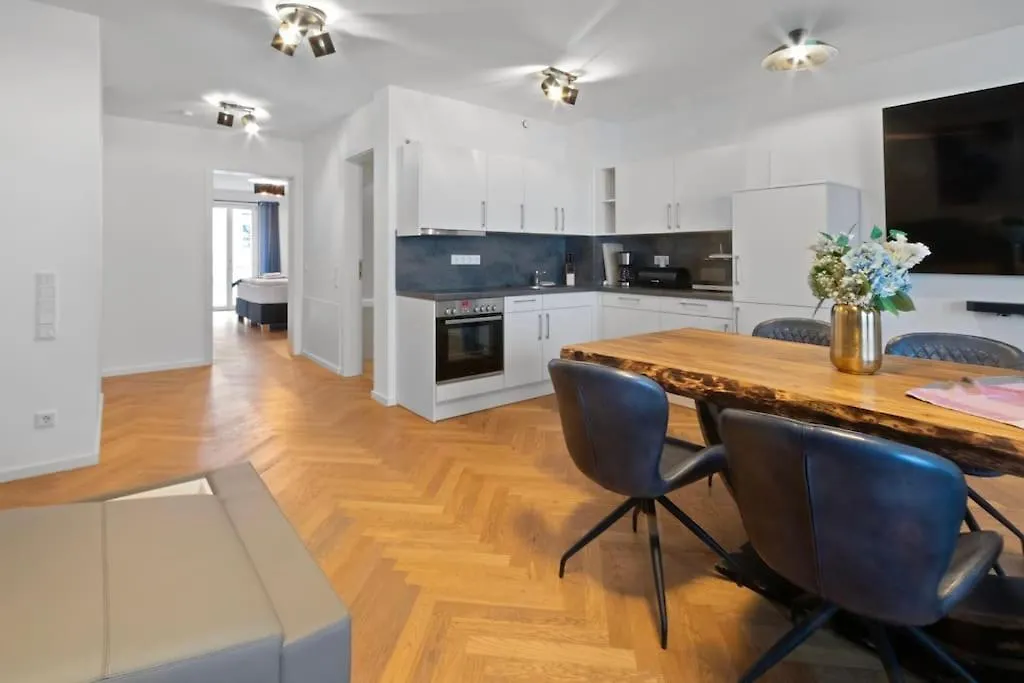 Luxus Im Zentrum Fuer 6 Personen Mit 3 Zimmern, Balkon, Parkplatz, Wlan Apartment Dresden 0*,  Germany