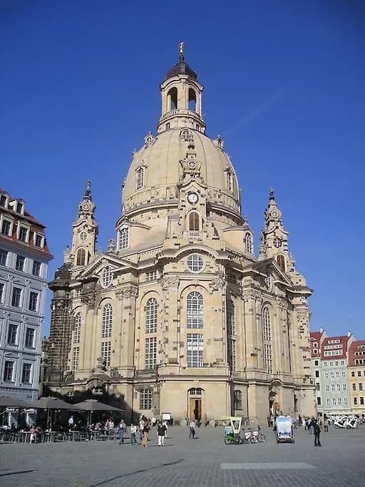 Luxus Im Zentrum Fuer 6 Personen Mit 3 Zimmern, Balkon, Parkplatz, Wlan Apartment Dresden Germany