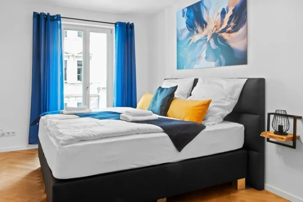 Luxus Im Zentrum Fuer 6 Personen Mit 3 Zimmern, Balkon, Parkplatz, Wlan Apartment Dresden